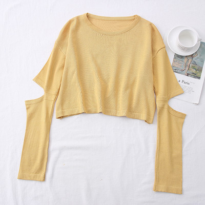 Πουλόβερ μοντέρνο με στρογγυλή λαιμόκοψη και κομμένα μέρη