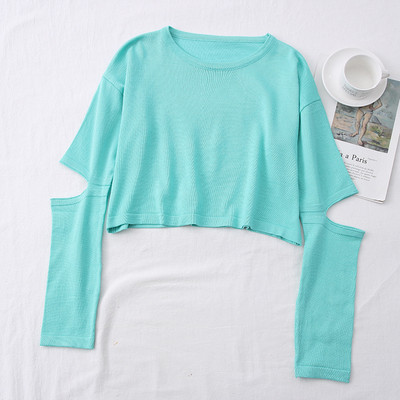 Πουλόβερ μοντέρνο με στρογγυλή λαιμόκοψη και κομμένα μέρη