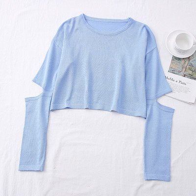 Πουλόβερ μοντέρνο με στρογγυλή λαιμόκοψη και κομμένα μέρη