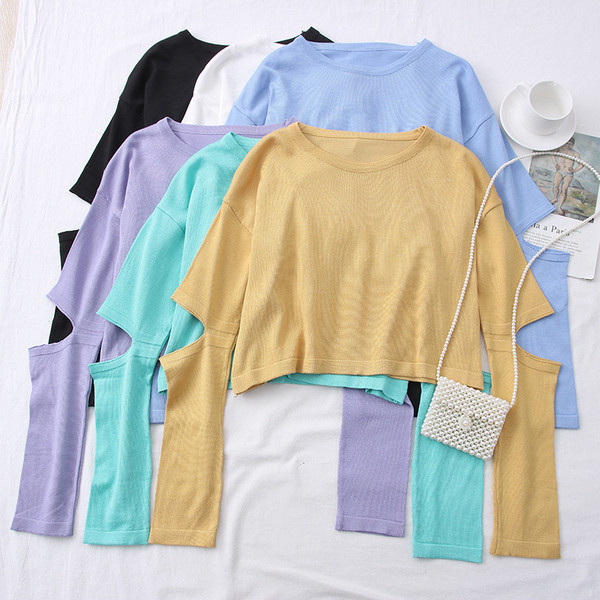 Πουλόβερ μοντέρνο με στρογγυλή λαιμόκοψη και κομμένα μέρη