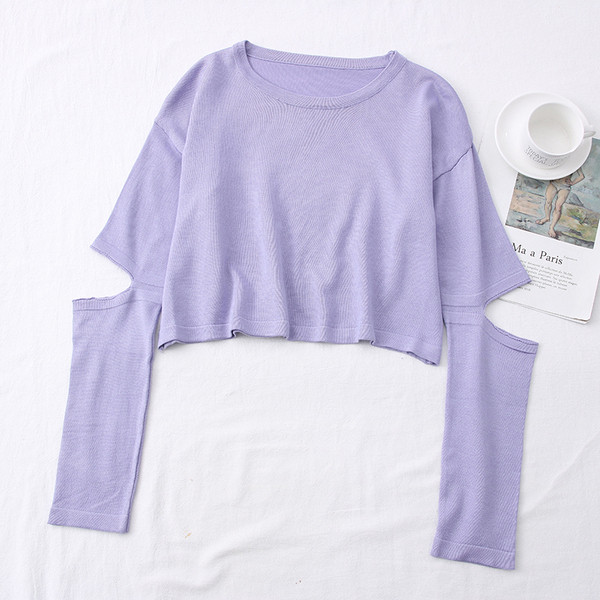 Πουλόβερ μοντέρνο με στρογγυλή λαιμόκοψη και κομμένα μέρη