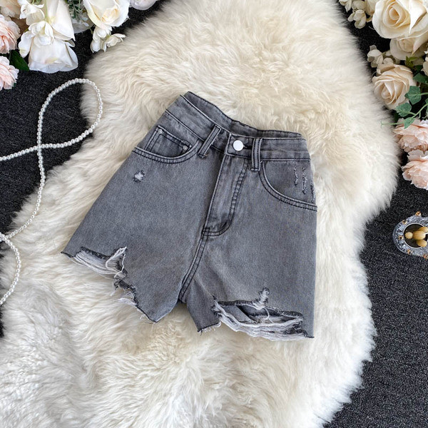 Rövid női farmer magas derékkal, szakadt elemmel