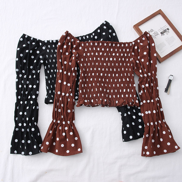 Moderna sieviešu blūze ar laivas kakla izgriezumu un lotosa piedurknēm