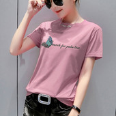 Naiste sportlik vabaaja t-särk aplikatsiooni ja pealdisega