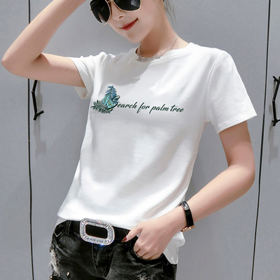 Naiste sportlik vabaaja t-särk aplikatsiooni ja pealdisega