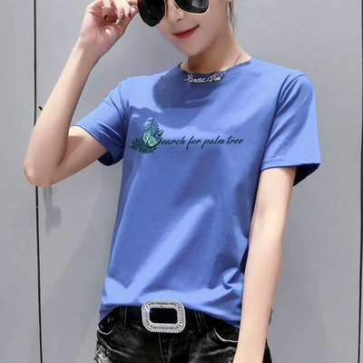 Naiste sportlik vabaaja t-särk aplikatsiooni ja pealdisega