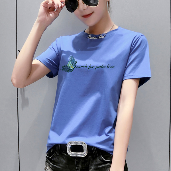 Naiste sportlik vabaaja t-särk aplikatsiooni ja pealdisega