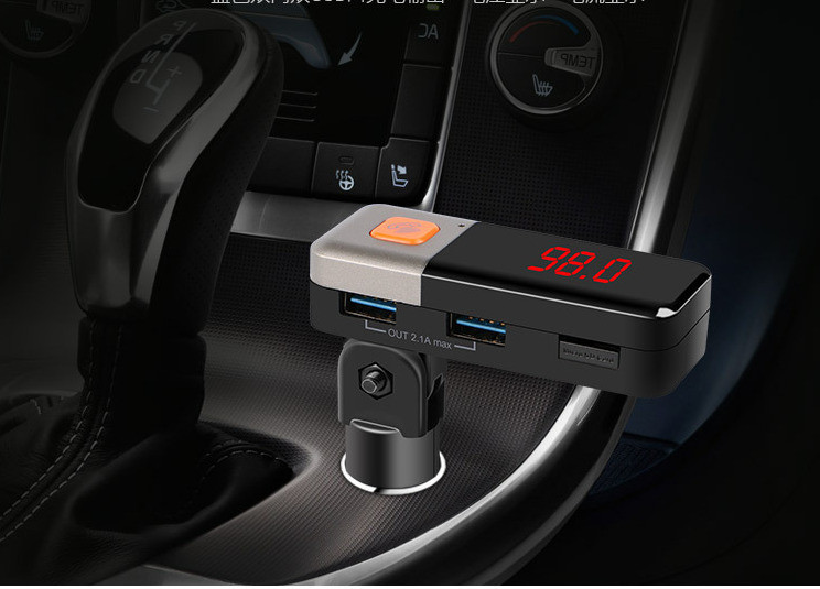 LED ekraani ja FM-iga autosaatja