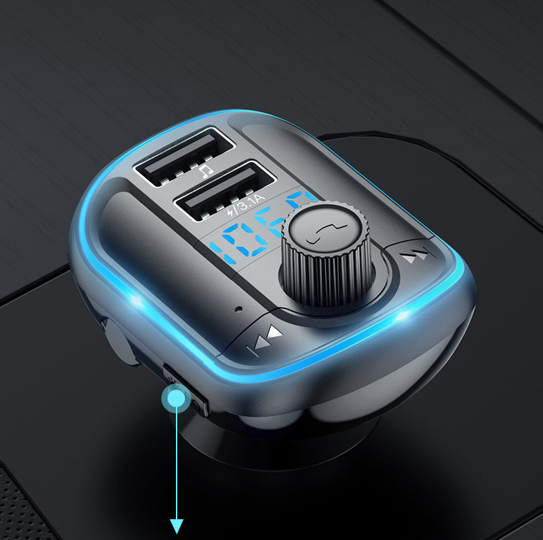 Daudzfunkcionāls raidītājs ar USB lādētāju un Bluetooth