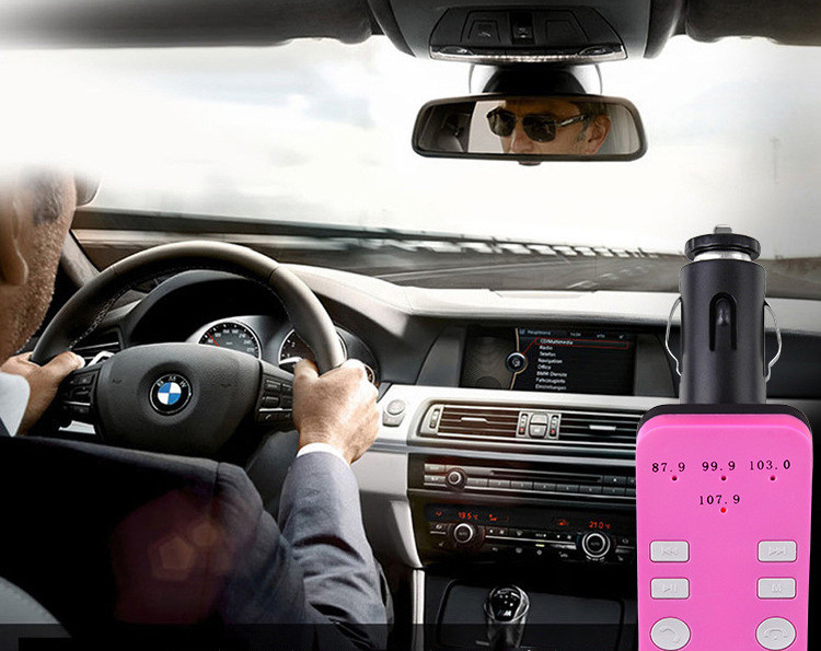 Autós adó Bluetooth és FM funkcióval