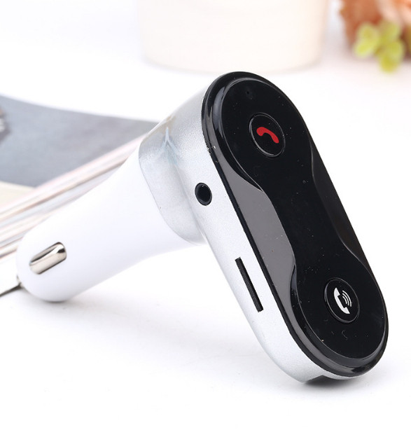 Autosaatja AUX, MP3, Bluetooth ja FM saatjaga