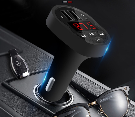 MP3 autós adó Bluetooth és FM funkcióval