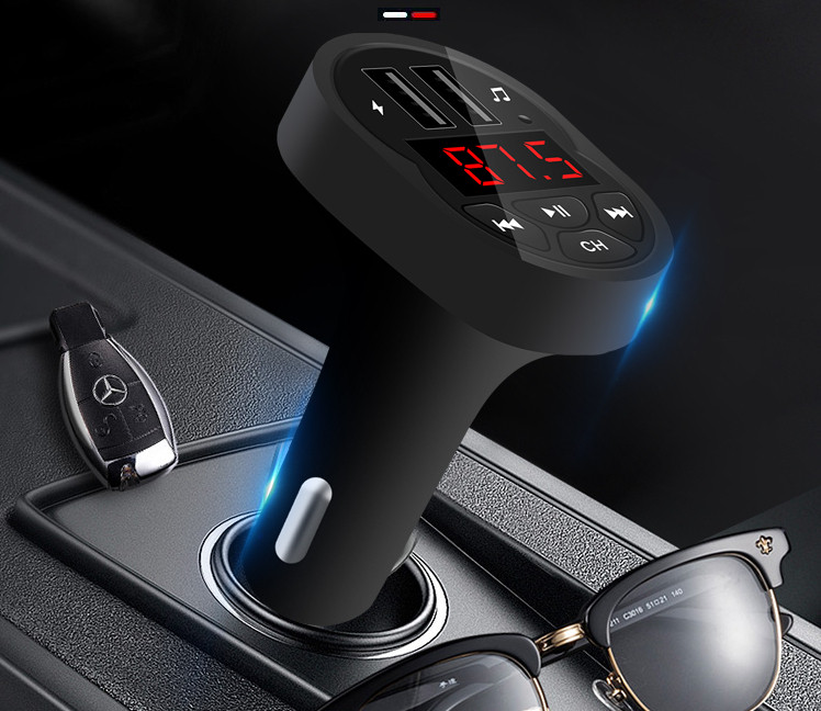 MP3 autós adó Bluetooth és FM funkcióval