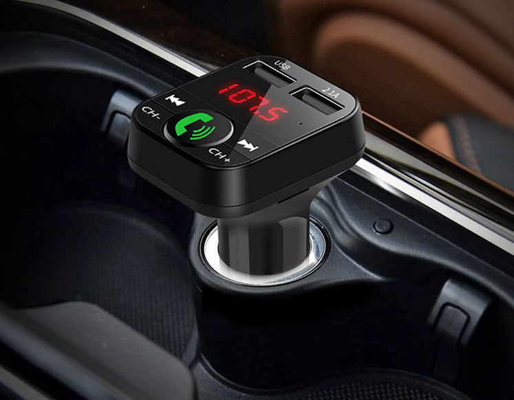 Autós adó Bluetooth-szal és kihangosítóval