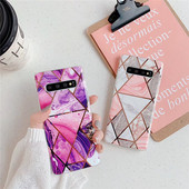 Husa pentru Samsung S10 cu forme geometrice