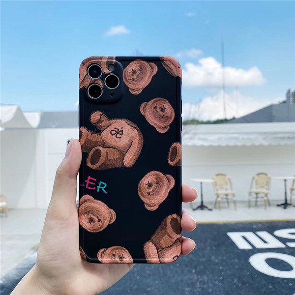 iPhone 11 Pro Max tok mackóval - két modell