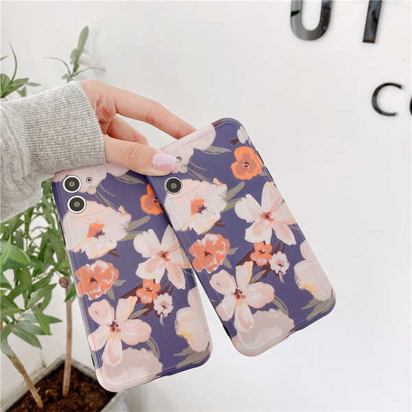 Lilledega silikoonümbris Iphone 11-le