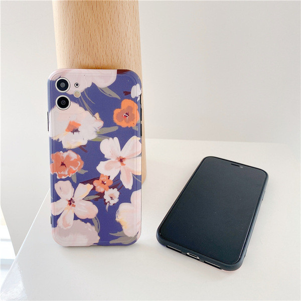 Lilledega silikoonümbris Iphone 11-le