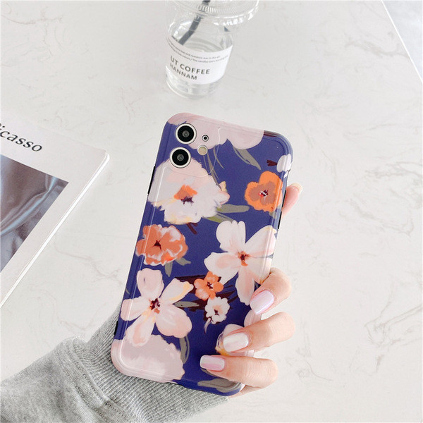 Lilledega silikoonümbris Iphone 11-le