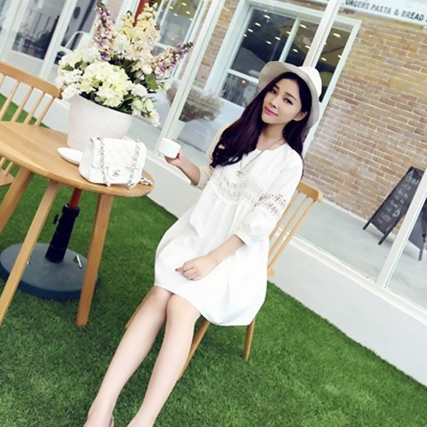 Nyári széles női ruha terhes nők számára, fehér színben