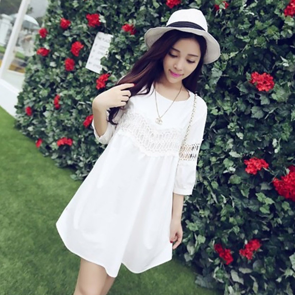 Nyári széles női ruha terhes nők számára, fehér színben
