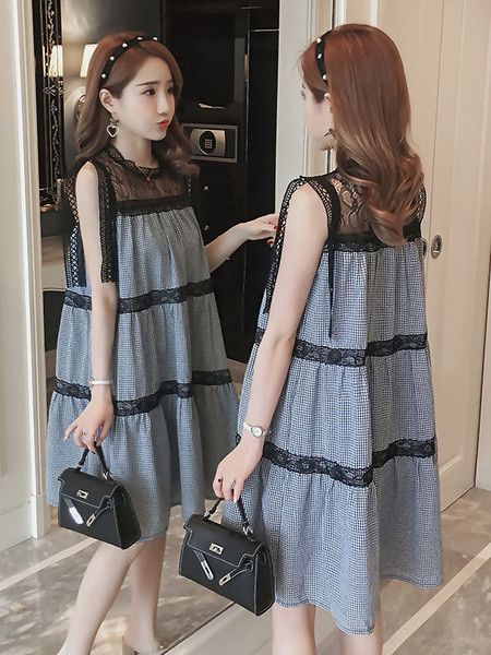 Női ruha - széles, csipkével ellátott modell terhes nők számára