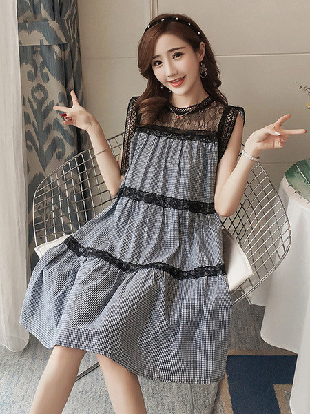 Női ruha - széles, csipkével ellátott modell terhes nők számára