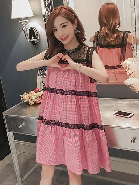 Női ruha - széles, csipkével ellátott modell terhes nők számára