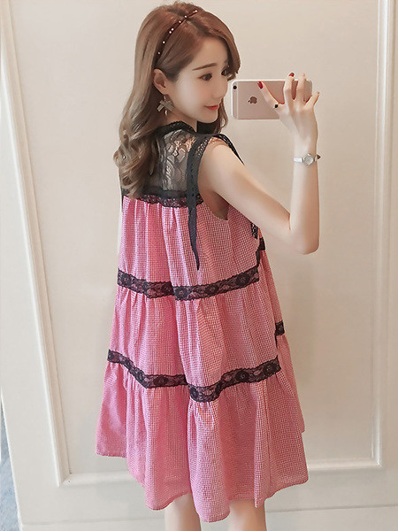 Női ruha - széles, csipkével ellátott modell terhes nők számára