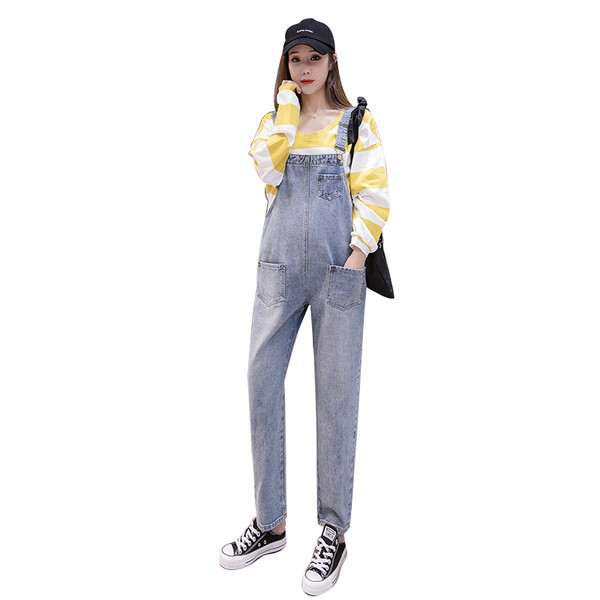 Naujas moteriškų džinsinių kombinezonų modelis nėščiosioms