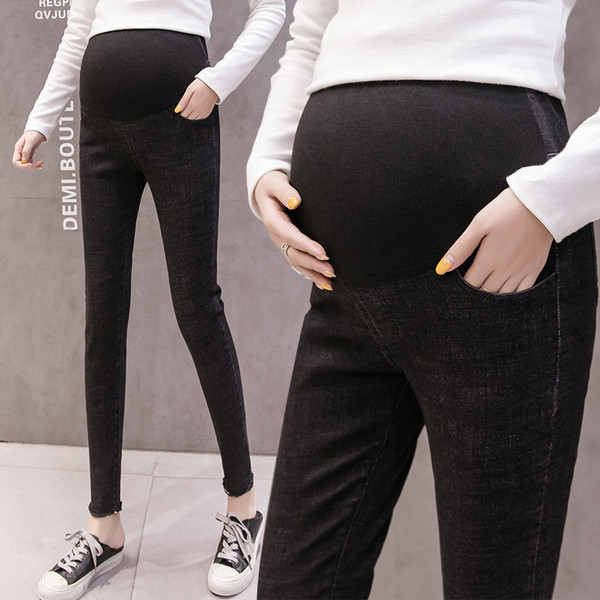 Jauns sieviešu džinsu modelis ar augstu vidukli - grūtniecēm