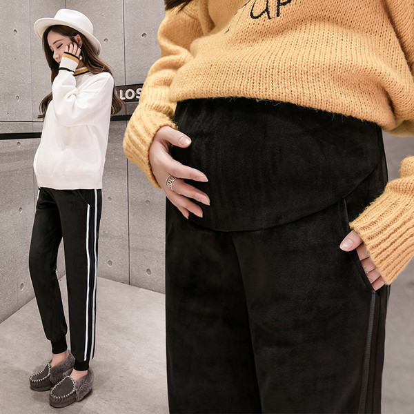 Női bársony fehérnemű új modellje terhes nők számára