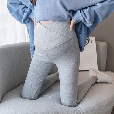 Igapäevased naiste retuusid rasedatele mustas ja hallis