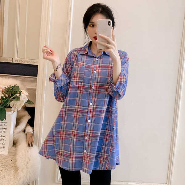 Moteriški marškiniai su sagomis ir klasikine apykakle nėščiosioms