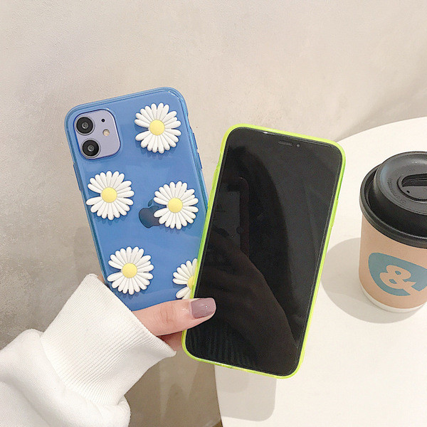 iPhone 11 futrālis ar 3D margrietiņu