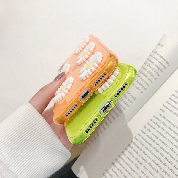 iPhone 11 futrālis ar 3D margrietiņu