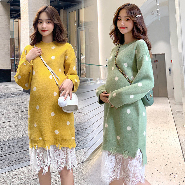 Modern női pöttyös ruha csipkével kismamáknak