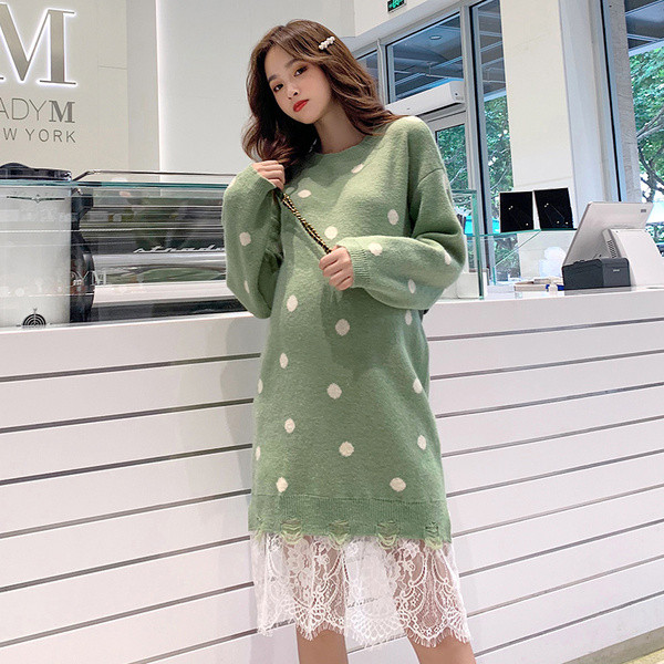 Modern női pöttyös ruha csipkével kismamáknak