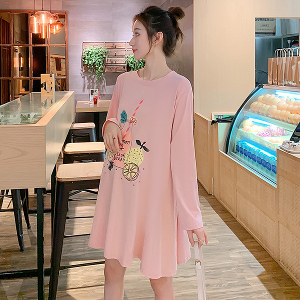 Ikdienas sieviešu kleita ar krāsainu aplikāciju grūtniecēm