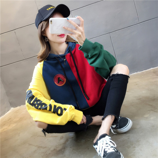 Spalvingi moteriški megztiniai nėščiosioms