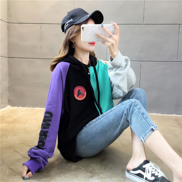 Spalvingi moteriški megztiniai nėščiosioms