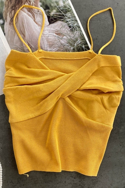 Sieviešu īss topus ar plānām lencēm