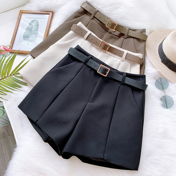 Naiste lühikeste pükste uus mudel - vöö ja taskutega