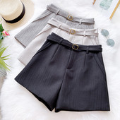 Női rövidnadrág övvel - széles modell