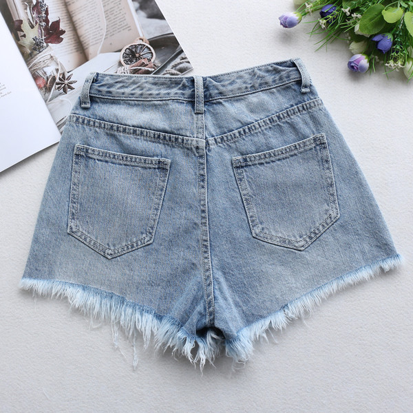 Női farmer rövidnadrág szakadt motívumokkal és övvel