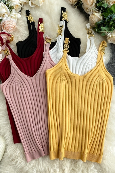 Sieviešu trikotāžas tops ar metāla elementu