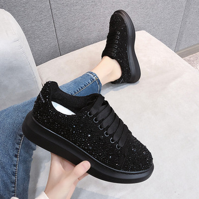 Új őszi tornacipő modell szürke és fekete kövekkel