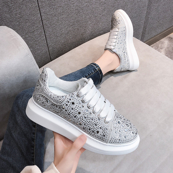 Új őszi tornacipő modell szürke és fekete kövekkel