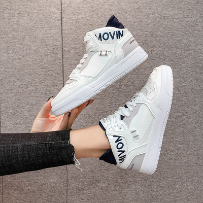 Φθινοπωρινά γυναικεία αθλητικά παπούτσια με επίπεδη σόλα σε λευκό χρώμα