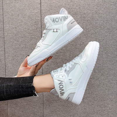 Φθινοπωρινά γυναικεία αθλητικά παπούτσια με επίπεδη σόλα σε λευκό χρώμα